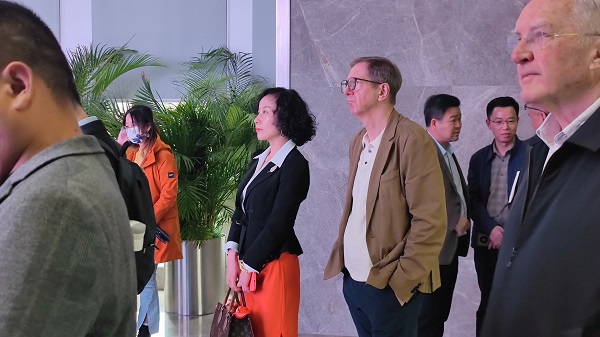 依斯倍与苏州企业家一同到访重庆两江新区，共探数字经济和生态发展前沿 